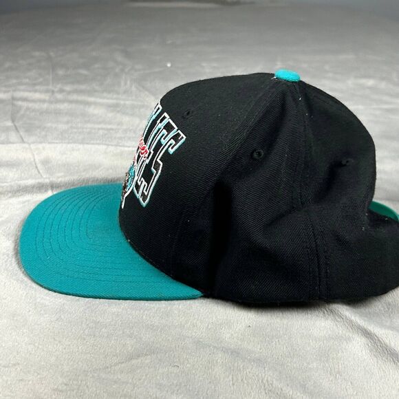 Mitchell & Ness Vancouver Grizzlies Hat Cap One Size Black & Green NBA Snapback - Picture 5 of 8